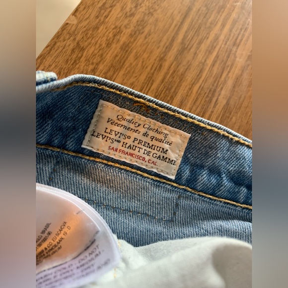 Levi’s 501 Skinny Jean - Light wash - Distressed - Picture 8 of 13